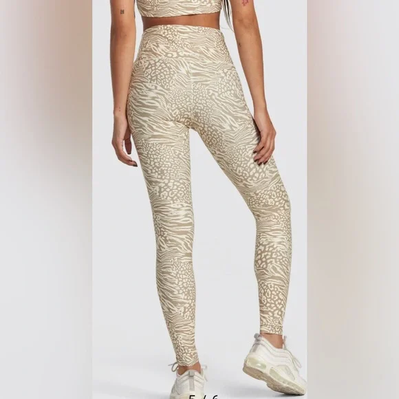 RVCA VA ESSENTIAL WORKOUT LEGGINGS ZEETAH - Picture 2 of 8